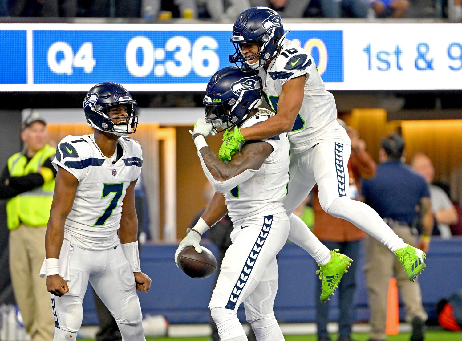 geno smith dk metcalf tyler lockett 332